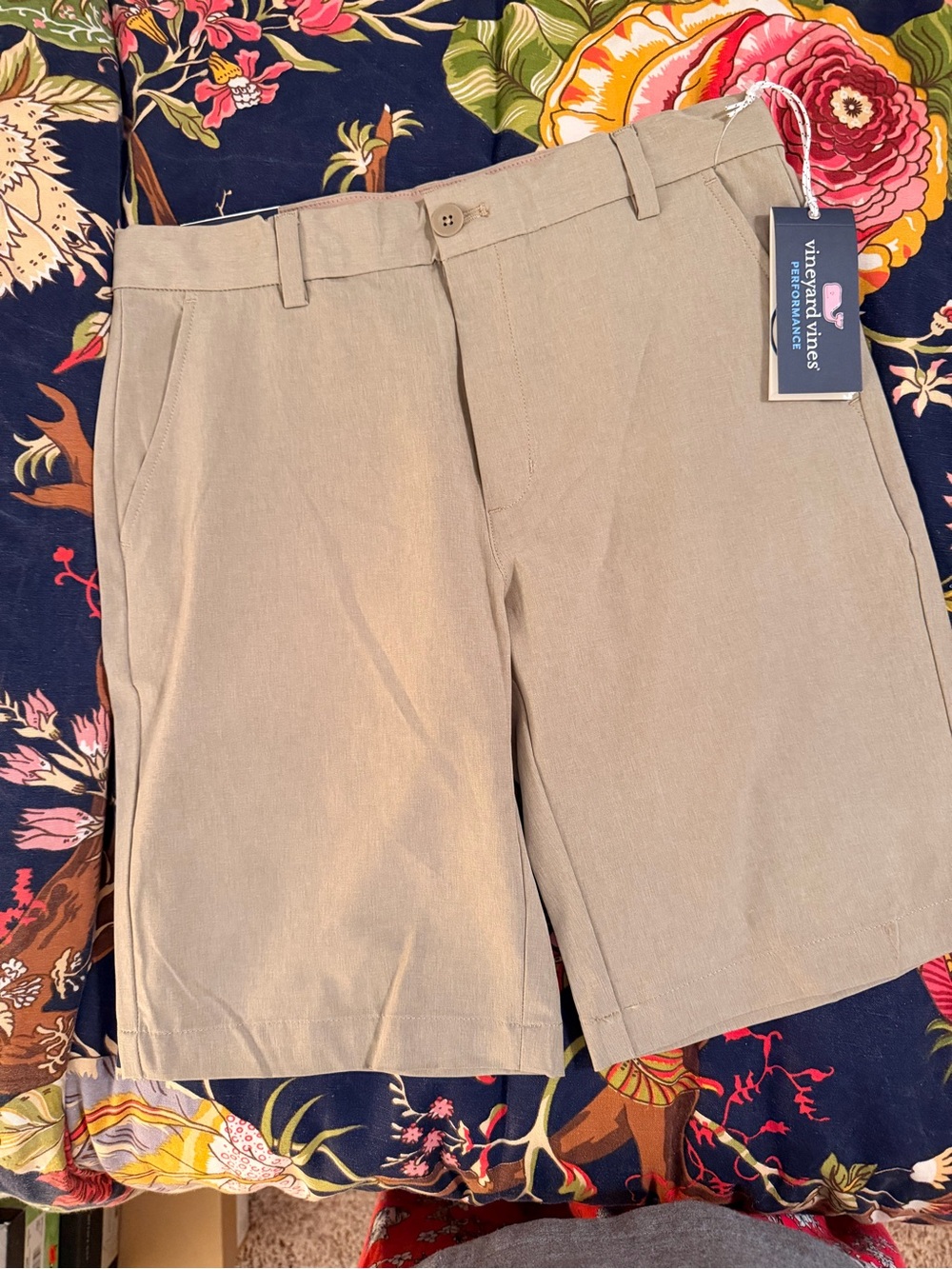 Vineyard Vines Women's Tan Flat-Front Performance Shorts